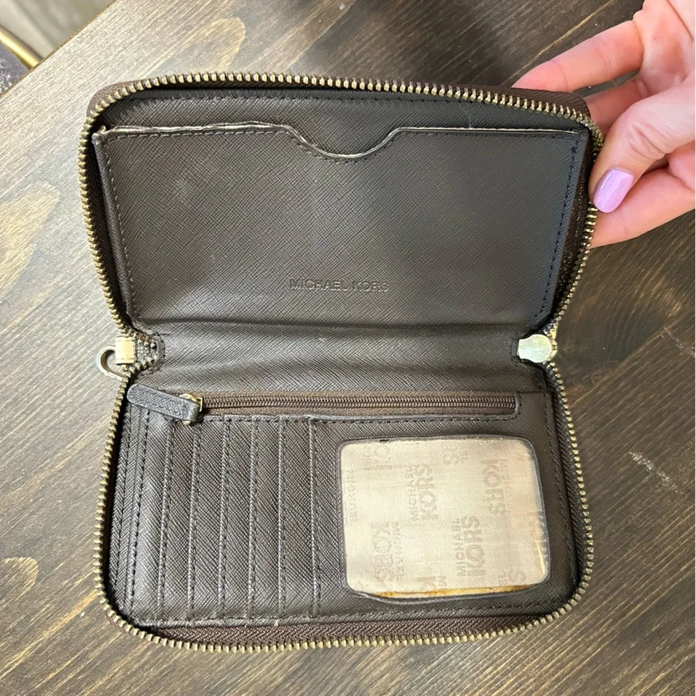 MICHAEL KORS Jet Set‎ Signature Wristlet Wallet in Brown